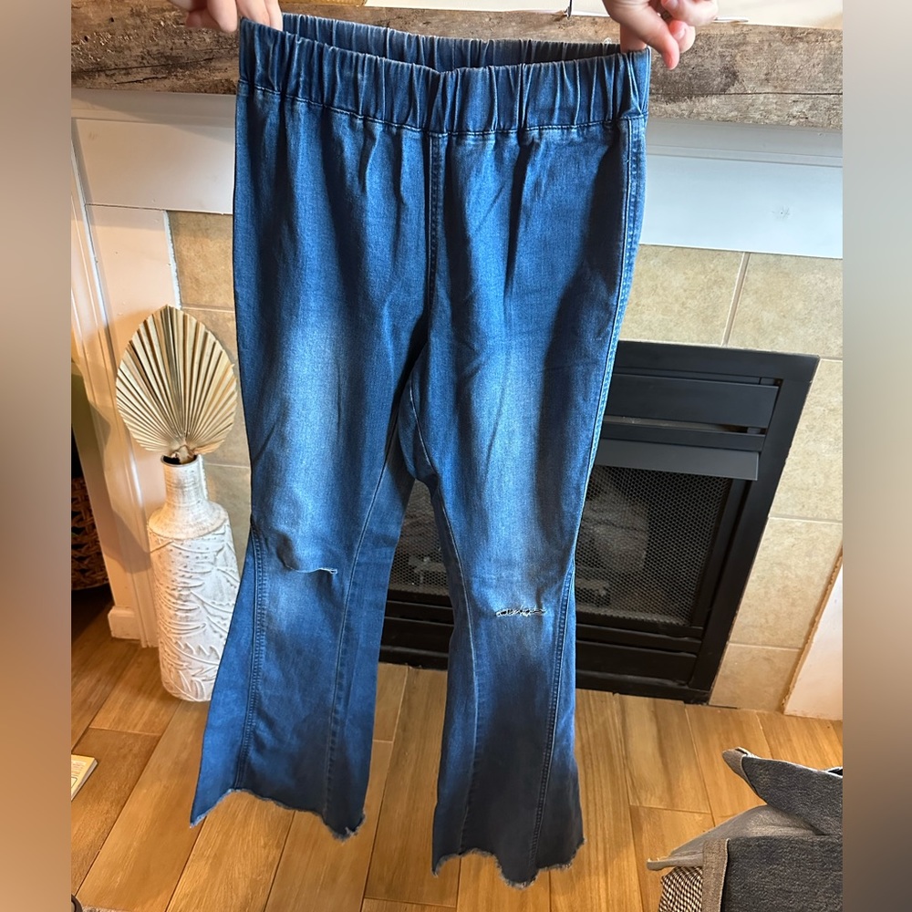Flare jeans with knee rips